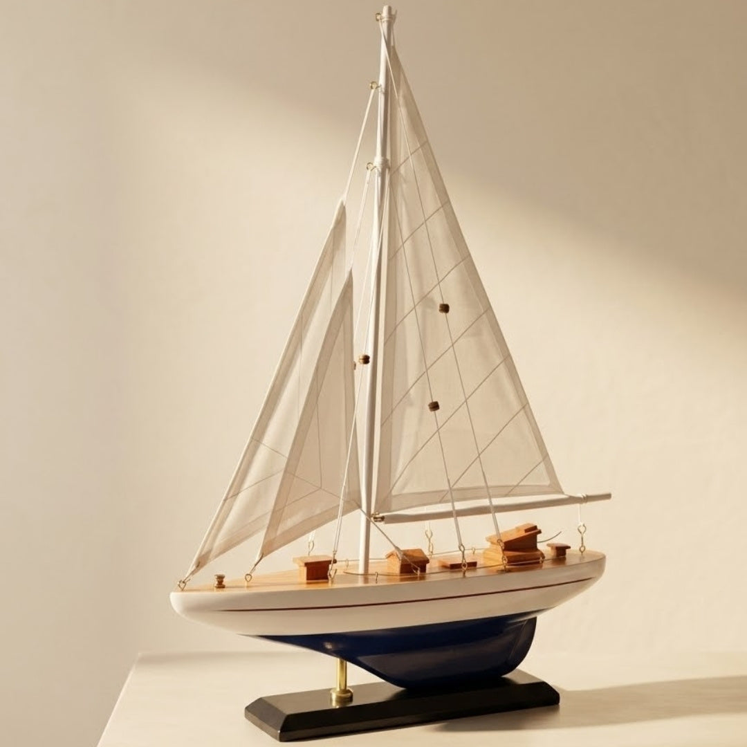 Modello in legno di yacht altezza 42 cm con possibilità di personalizzazione tramite incisione