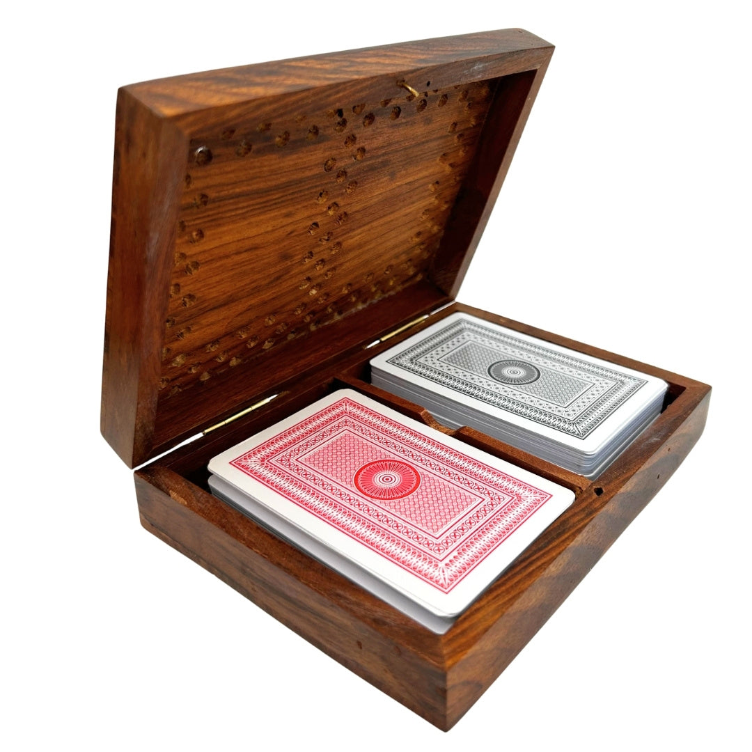 Elegante set di due mazzi di carte da gioco in scatola di legno con possibilità di personalizzazione tramite incisione