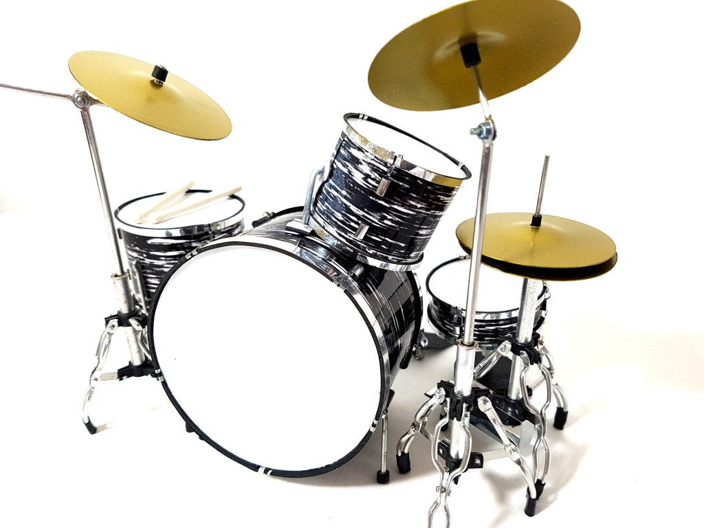 Mini Batteria bianco-nera MDR-0015 1:5 con possibilità di personalizzazione incisa - regalo perfetto per amanti della musica, realizzata in metallo e plastica, altezza 15 cm, larghezza 20 cm, profondità 20 cm, da assemblare