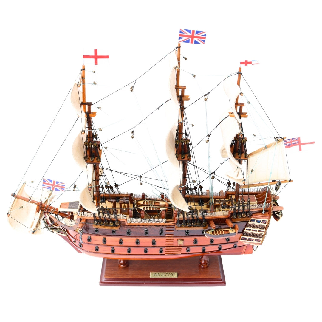 Modello assemblato del veliero HMS Victory da 54 cm - Replica realizzata a mano con possibilità di personalizzazione tramite incisione - Regalo ideale per gli amanti della vela - Alta qualità, base in legno elegante