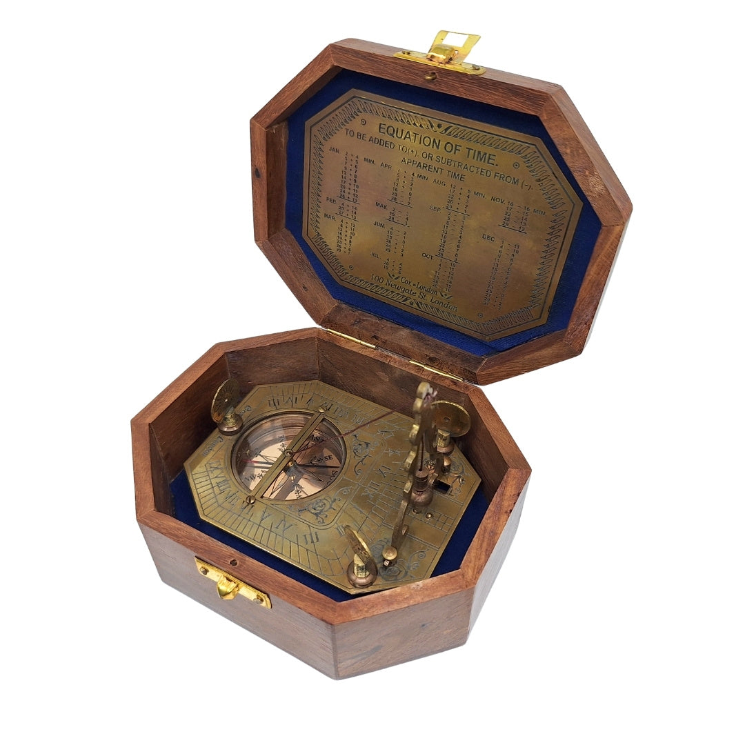 Elegante bussola in ottone con meridiana in scatola di legno - Regalo ideale per viaggiatori, stile retrò, dimensioni: 11.5 x 8.8 x 9.0 cm, materiale: ottone e legno