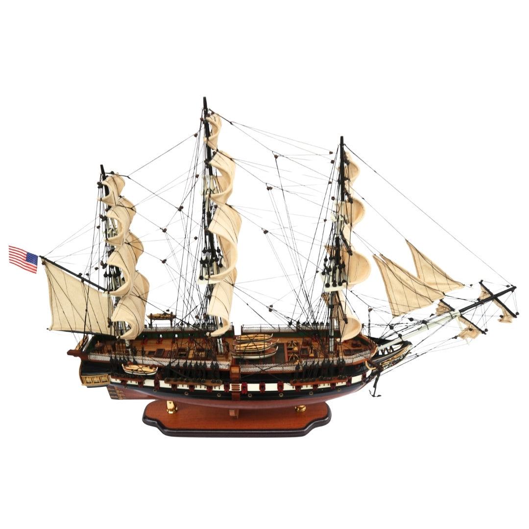 Grande modello esclusivo del veliero USS Constitution da 100 cm con possibilità di personalizzazione tramite incisione