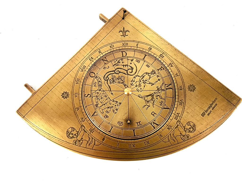 Quadrante Solare in Ottone Gunter H39 con base in legno, possibilità di personalizzazione incisa, regalo ideale per appassionati di astronomia, altezza 17 cm, elegante confezione regalo