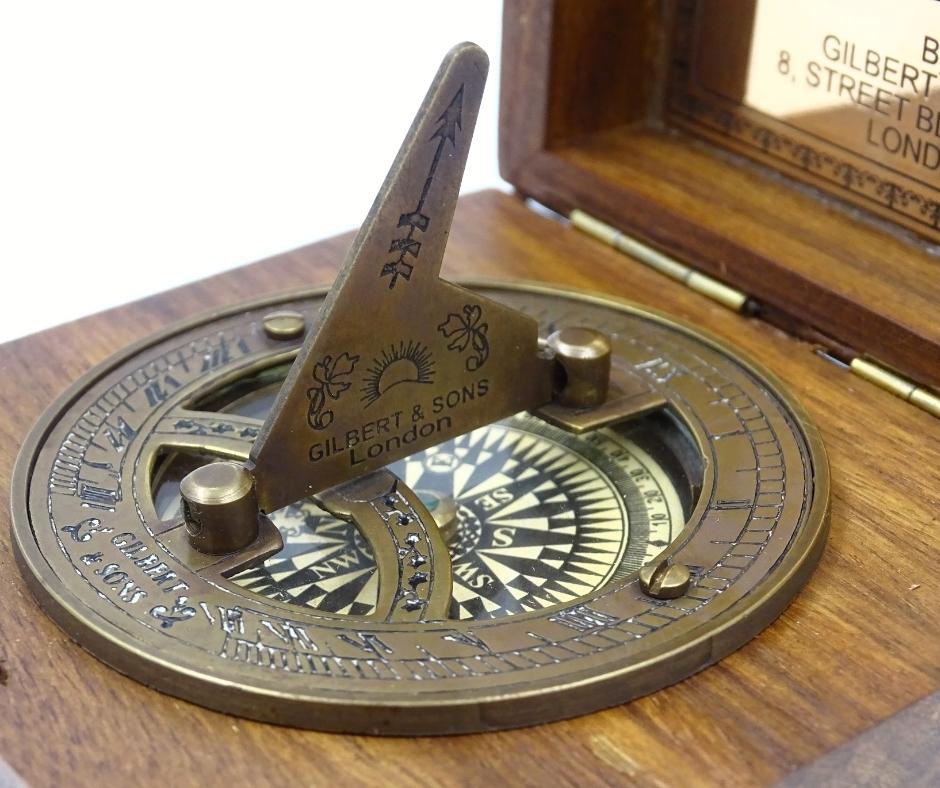 Bussola con Orologio Solare Gilbert in Custodia di Legno con Possibilità di Personalizzazione Incisa