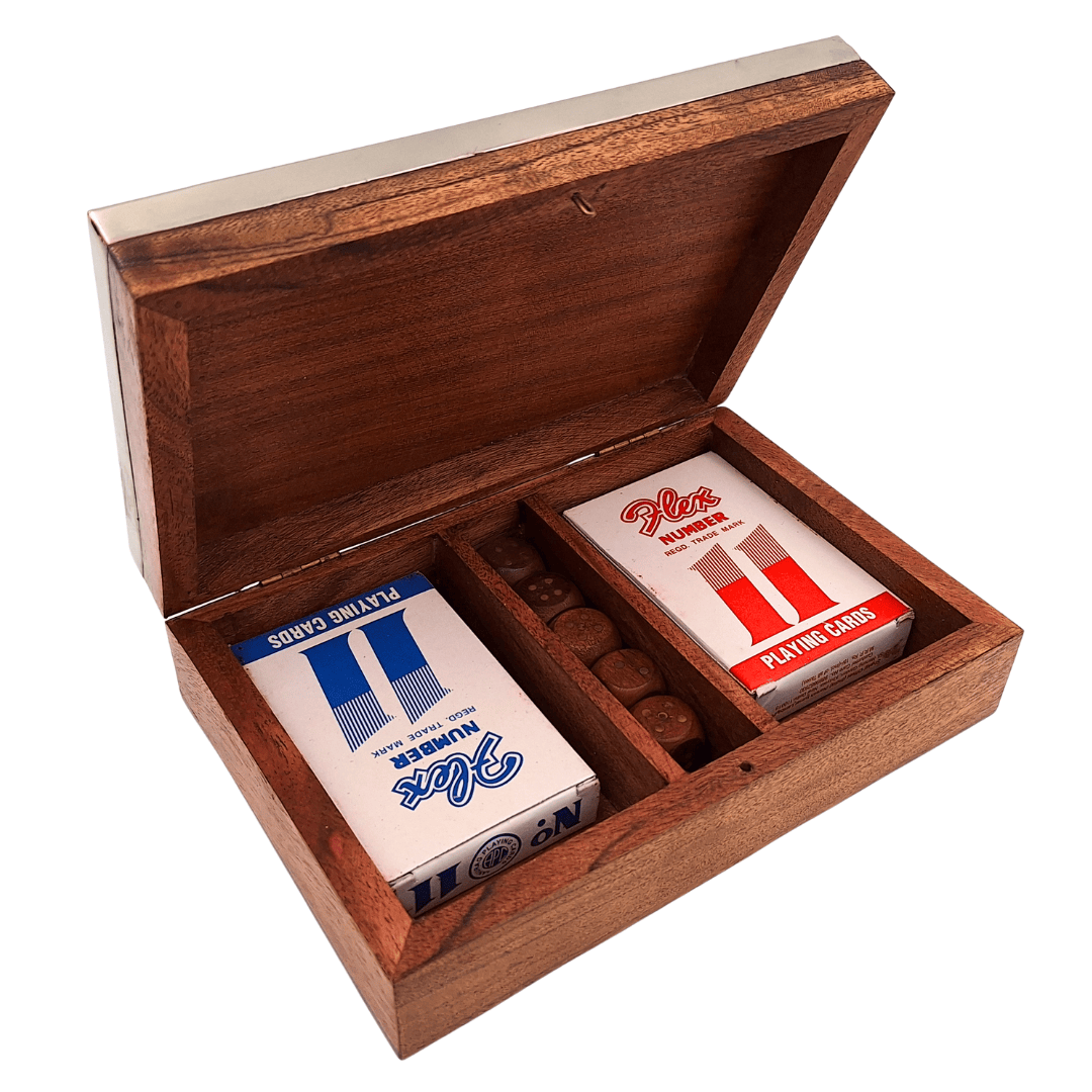 Elegante set di giochi con due mazzi di carte e dadi in scatola di legno con coperchio in alluminio