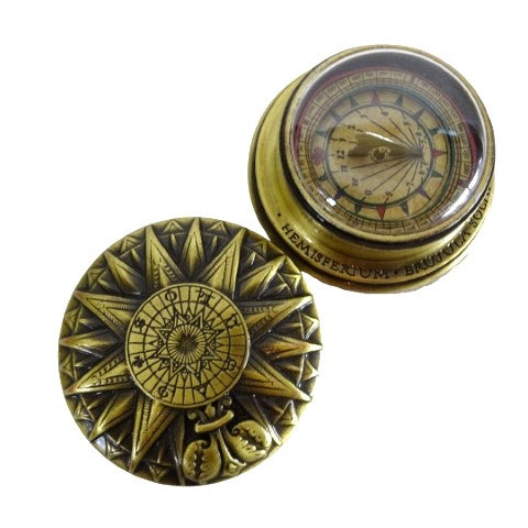 Bussola Solare Rinascimentale in Ottone con Incisione - Elegante Regalo Vintage di Altezza 4,5 cm e Diametro 8,5 cm
