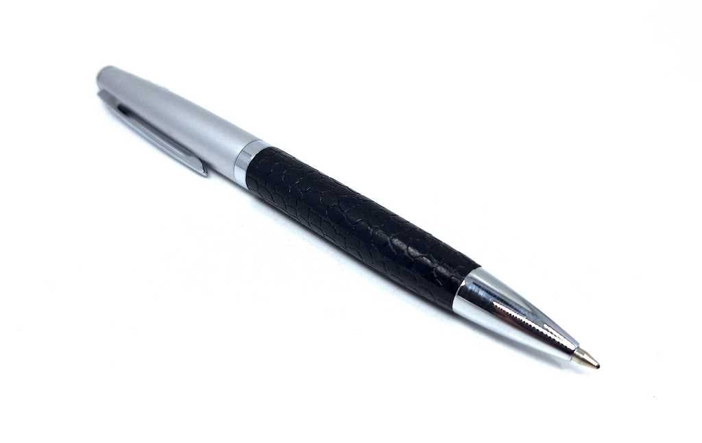 Elegante penna metallica DL1 con possibilità di personalizzazione con incisione