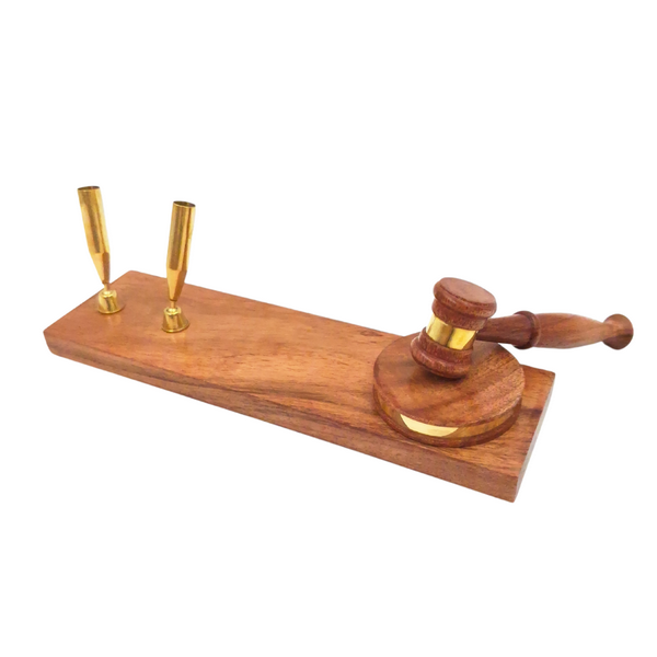 Martelletto da giudice con incisione personalizzata su base in legno – elegante portapenne in legno scuro
