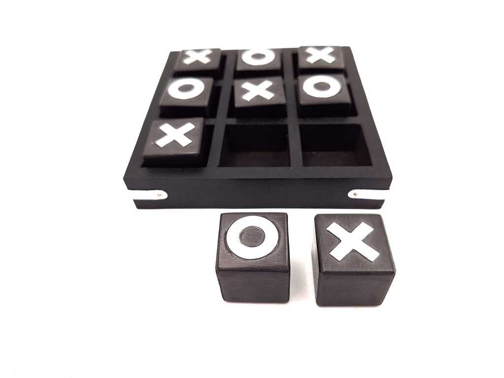 Gioco in Legno Tris 13 x 13 cm con Possibilità di Personalizzazione Incisa