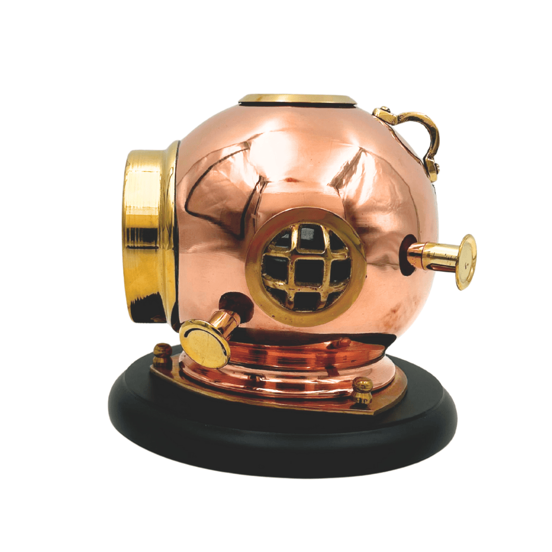 Orologio da Scrivania Elmo da Sub con Bussola - Ottone su Base in Legno con Possibilità di Incisione Personalizzata - Regalo Perfetto per Amanti del Mare e dello Stile Vintage - Altezza 16 cm, Diametro Orologio 8,5 cm