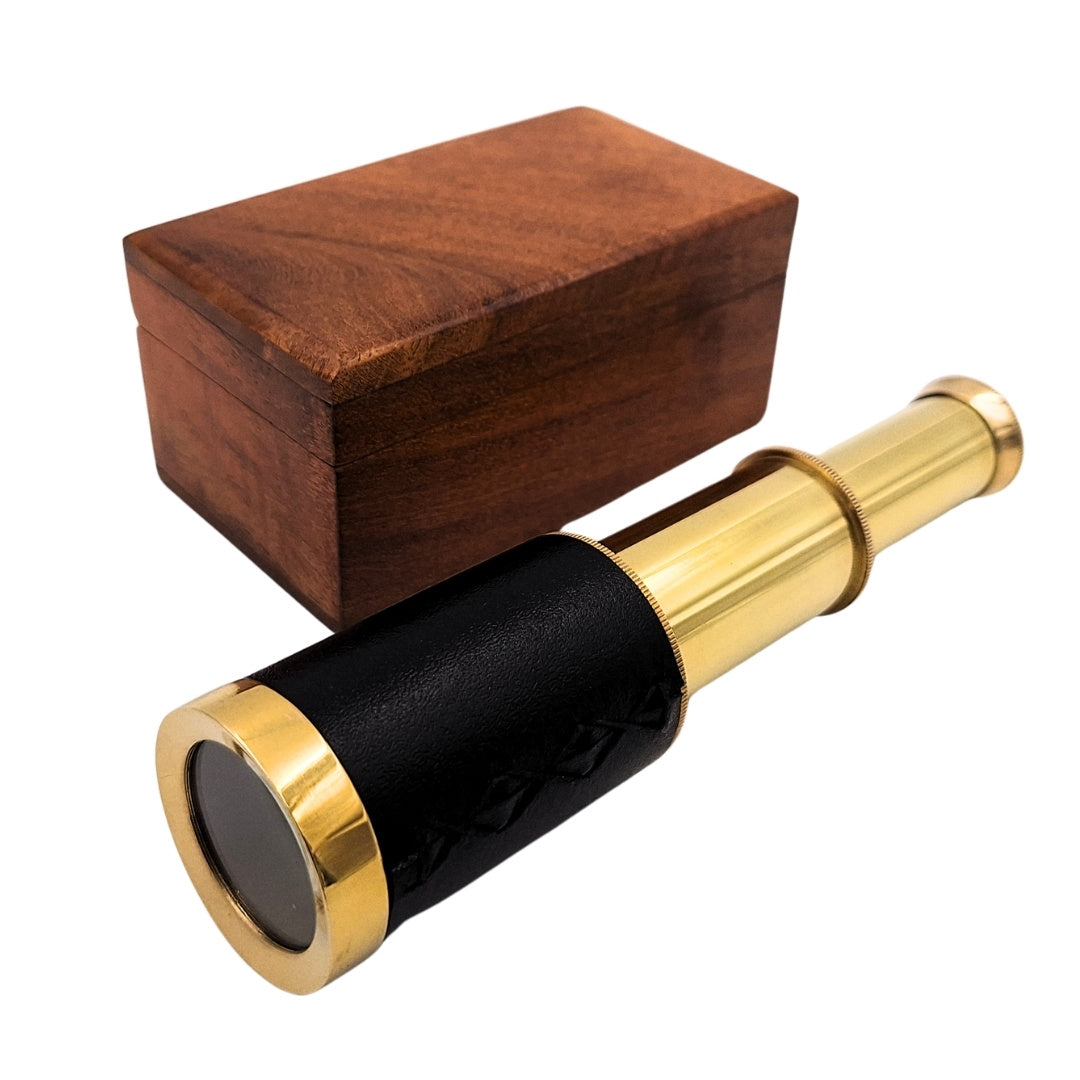 Cannocchiale in ottone retrò con incisione in scatola di legno