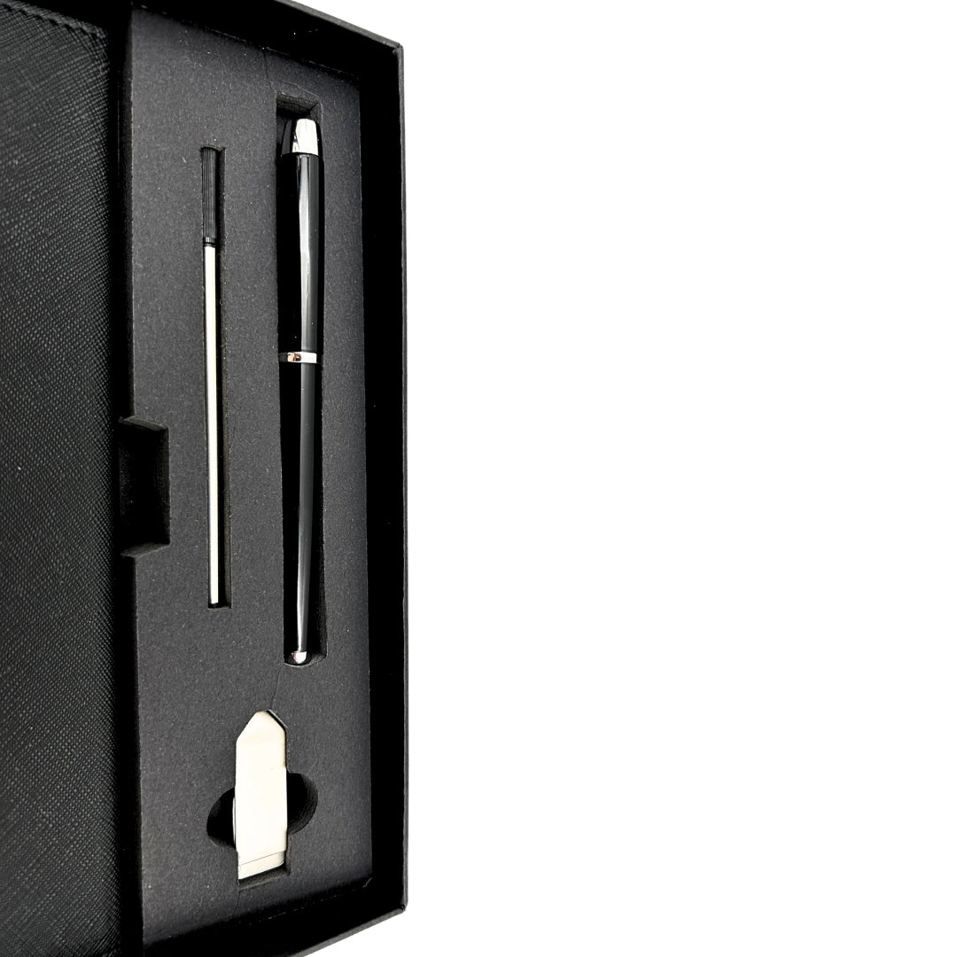 Elegante Set Regalo Premium con Personalizzazione – Taccuino in Pelle A5, Penna e Pendrive 16GB in Scatola Nero-Oro