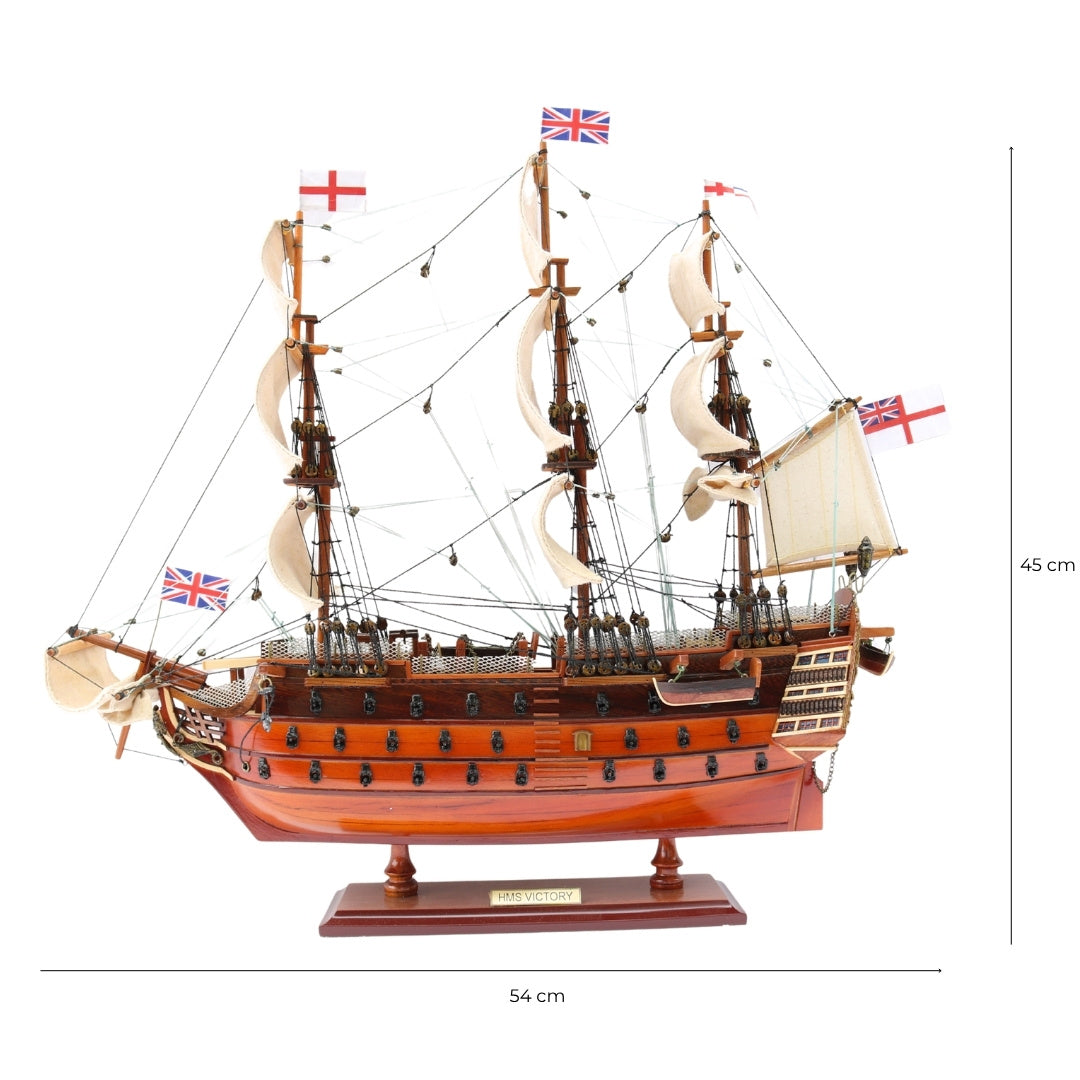 Modello assemblato del veliero HMS Victory da 54 cm - Replica realizzata a mano con possibilità di personalizzazione tramite incisione - Regalo ideale per gli amanti della vela - Alta qualità, base in legno elegante