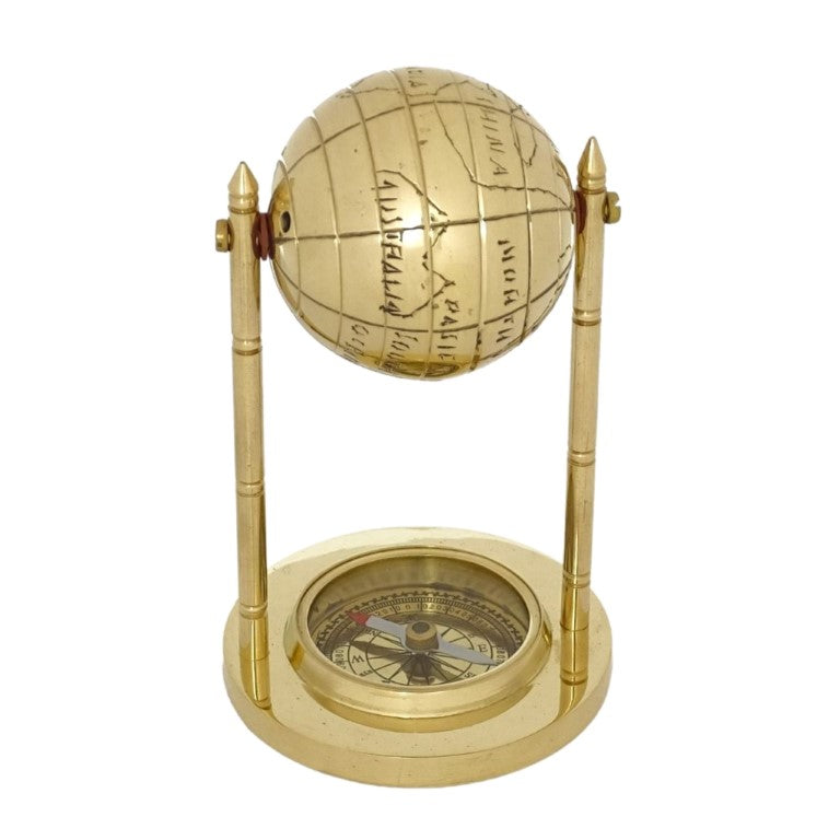 Globo decorativo in ottone con bussola e possibilità di personalizzazione con incisione, dorato, altezza 12,5 cm