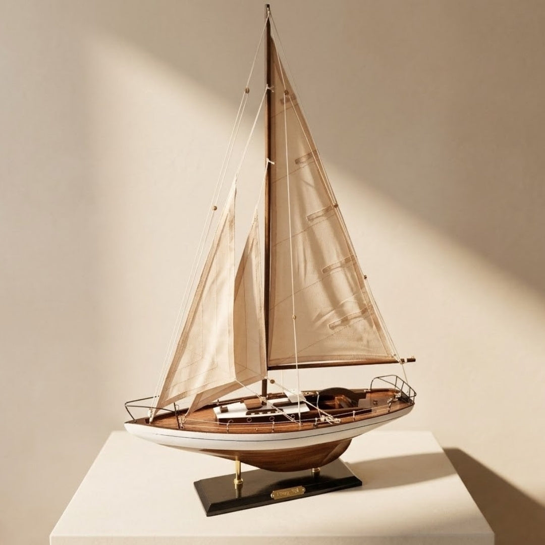Modello di Yacht a Vela 66 cm con possibilità di personalizzazione tramite incisione