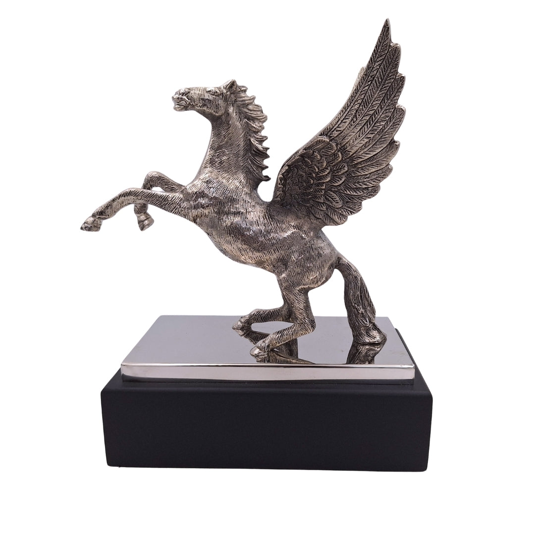 Statua Decorativa Pegaso in Alluminio su Base in Acciaio e Legno, Incisione Personalizzata, Regalo Elegante per Amanti della Mitologia Greca, Altezza 36 cm, Colore Argento con Base Nera