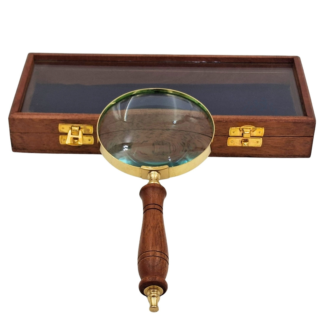 Lente d'ingrandimento con manico in legno e finiture in ottone in elegante scatola con coperchio in vetro - regalo ideale con possibilità di incisione - dimensioni 23 x 10 cm, materiali naturali