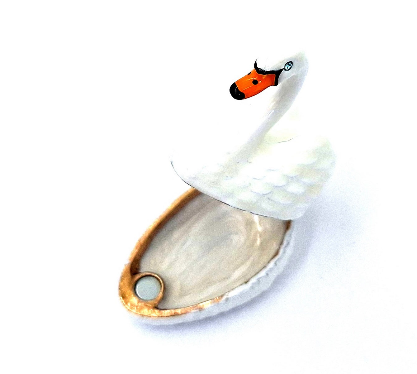 Elegante scatola regalo in metallo a forma di cigno con possibilità di personalizzazione tramite incisione, bianco e oro, ideale per conservare gioielli - dimensioni 5x3,7x2,7 cm