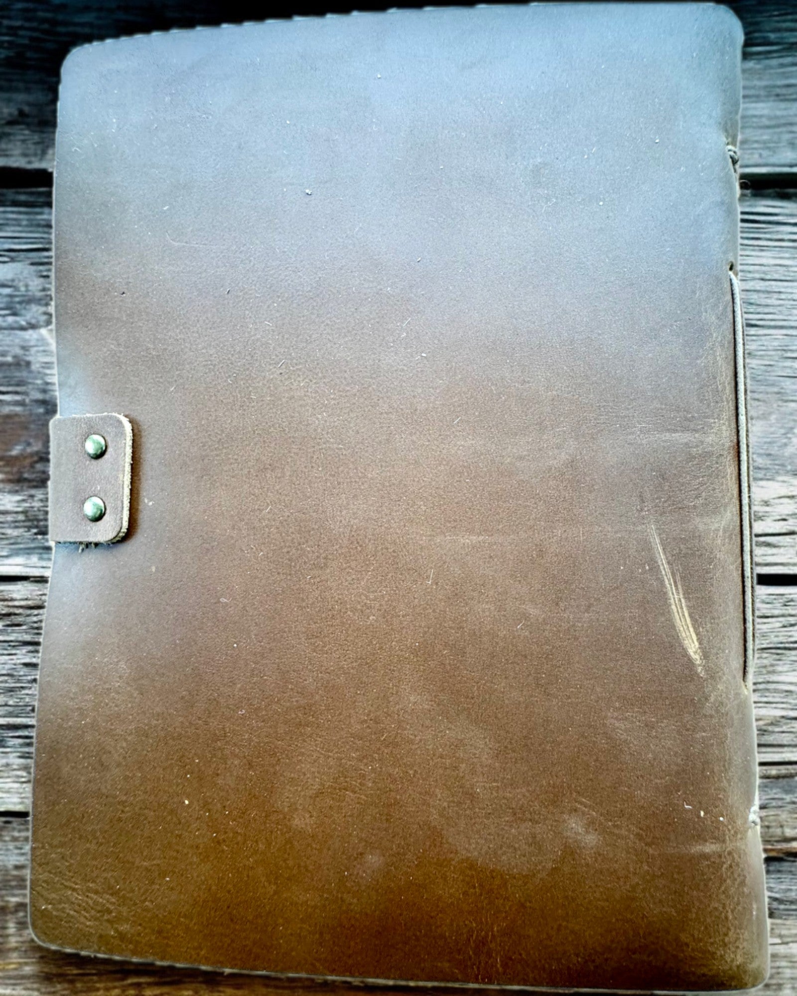 Taccuino Premium "RetroNotes" – Elegante taccuino in Vera Pelle - 200 pagine, 120g, taccuino, album da disegno, colore marrone, personalizzazione con incisione