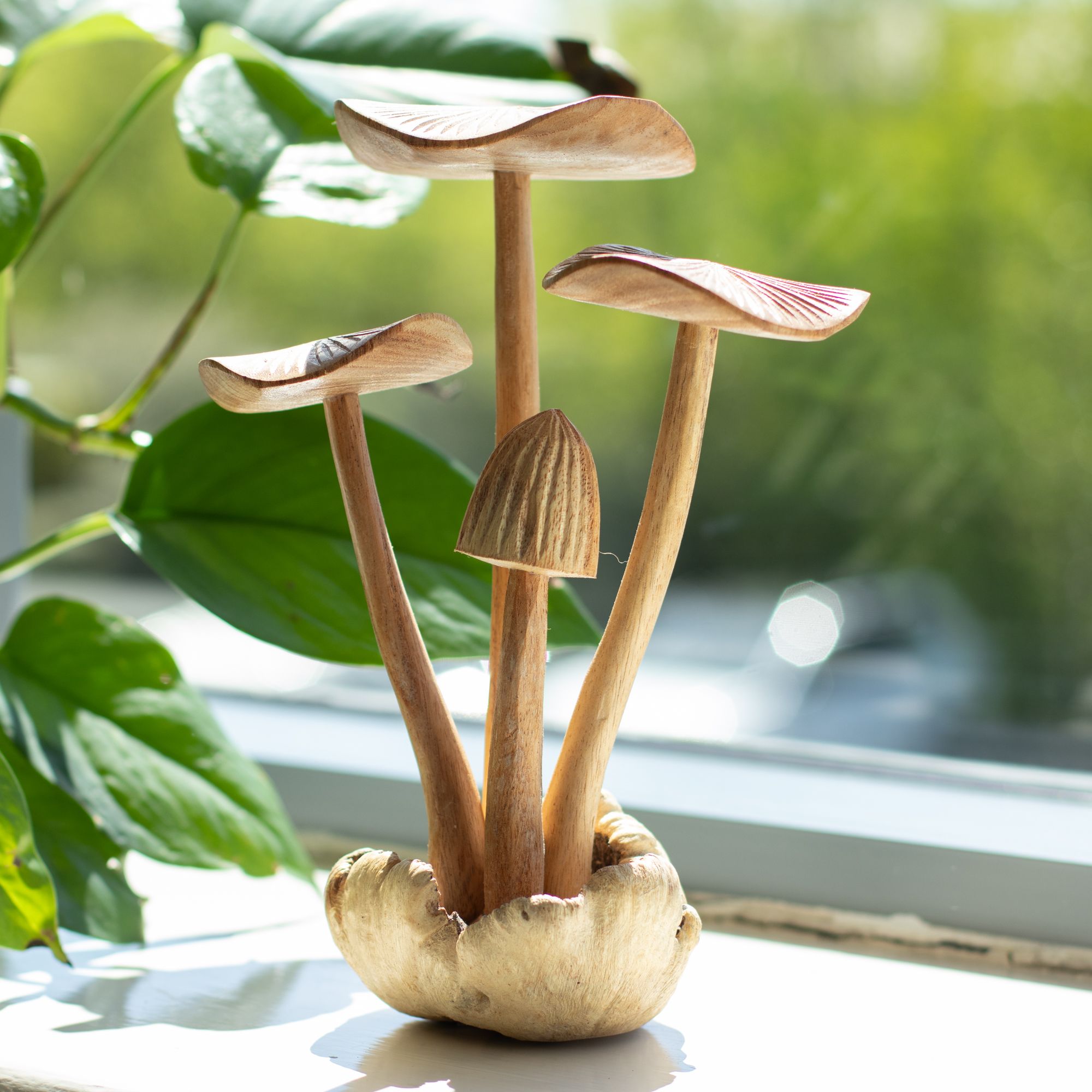 Funghi forestali intagliati a mano - Set di 4 grandi funghi in legno naturale, perfetti come regalo - Altezza 14 cm, stile rustico unico, ideali per la decorazione d'interni