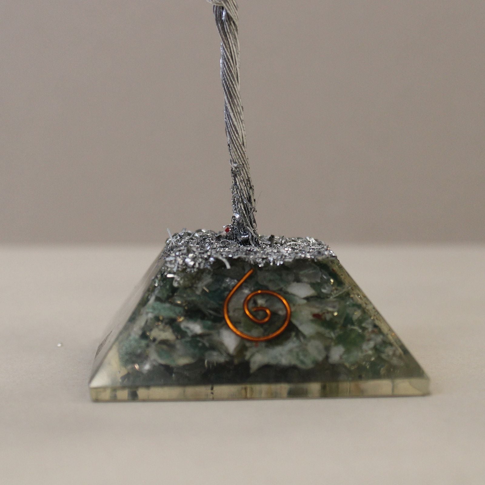 Albero della fortuna con base in orgonite e 80 pietre di agata muschiata