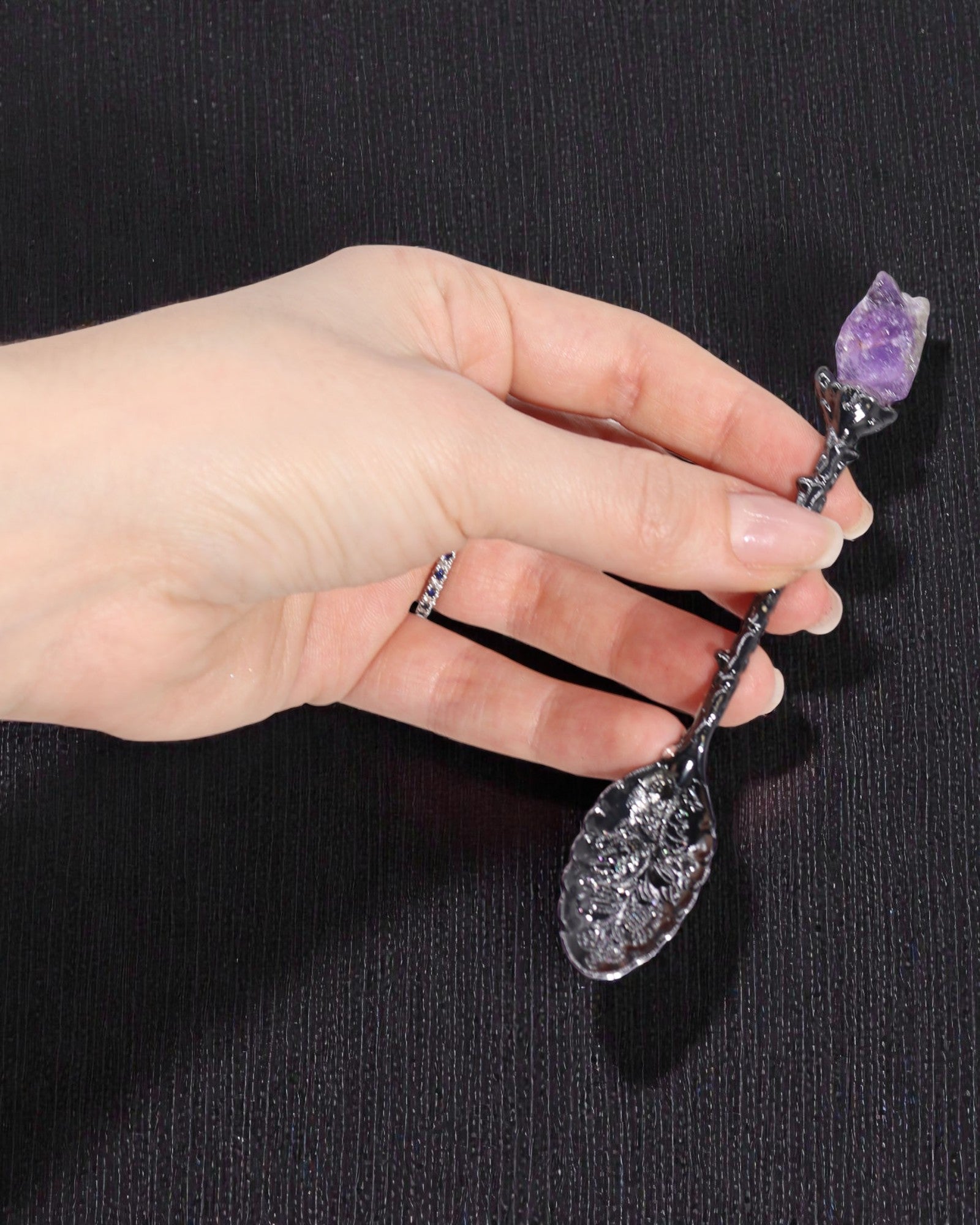 Arcana Noctis – Serie di 7 cucchiaini da strega grigio scuro con pietre naturali