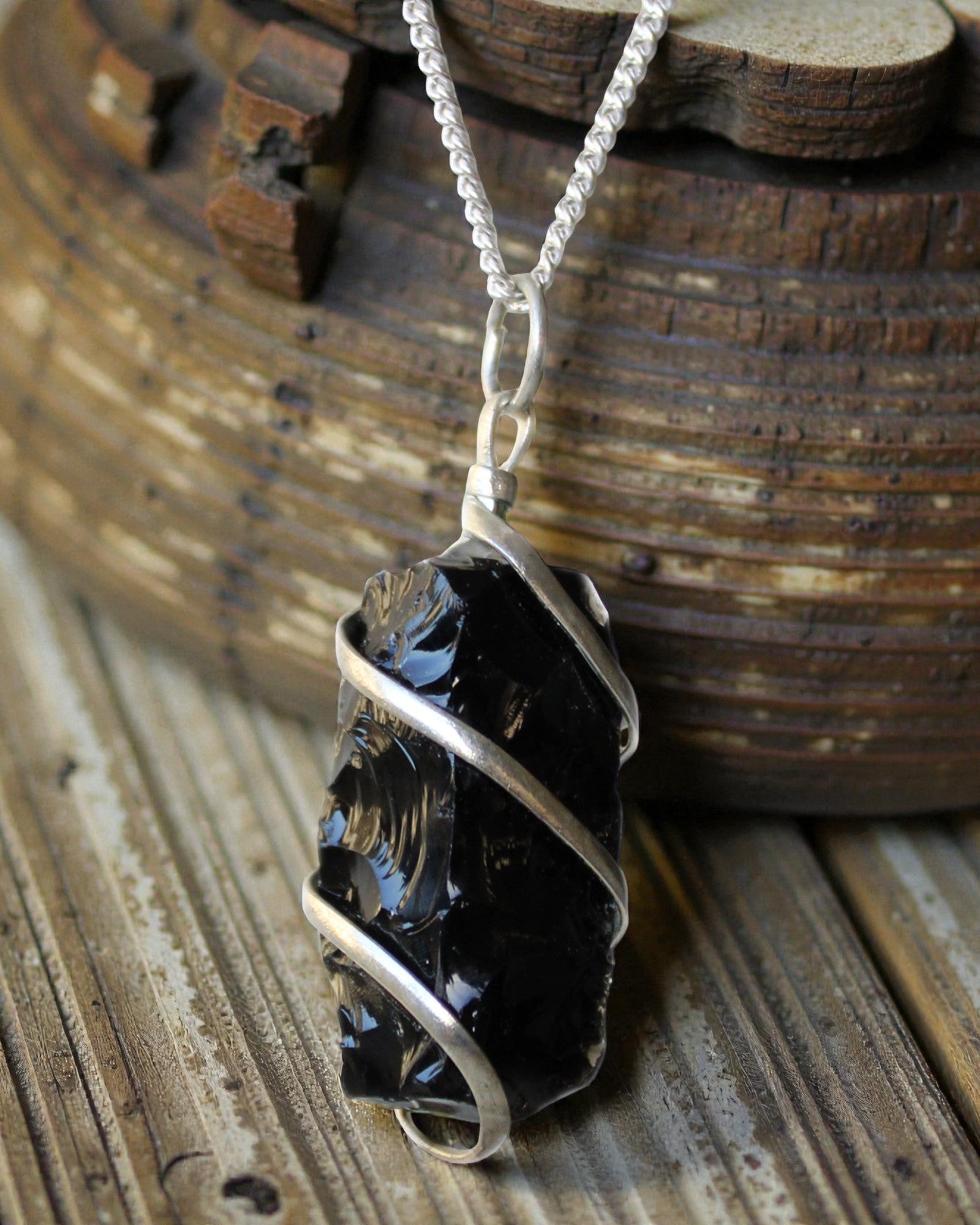 Notte Spirale – Collana con Onice Nero Grezzo