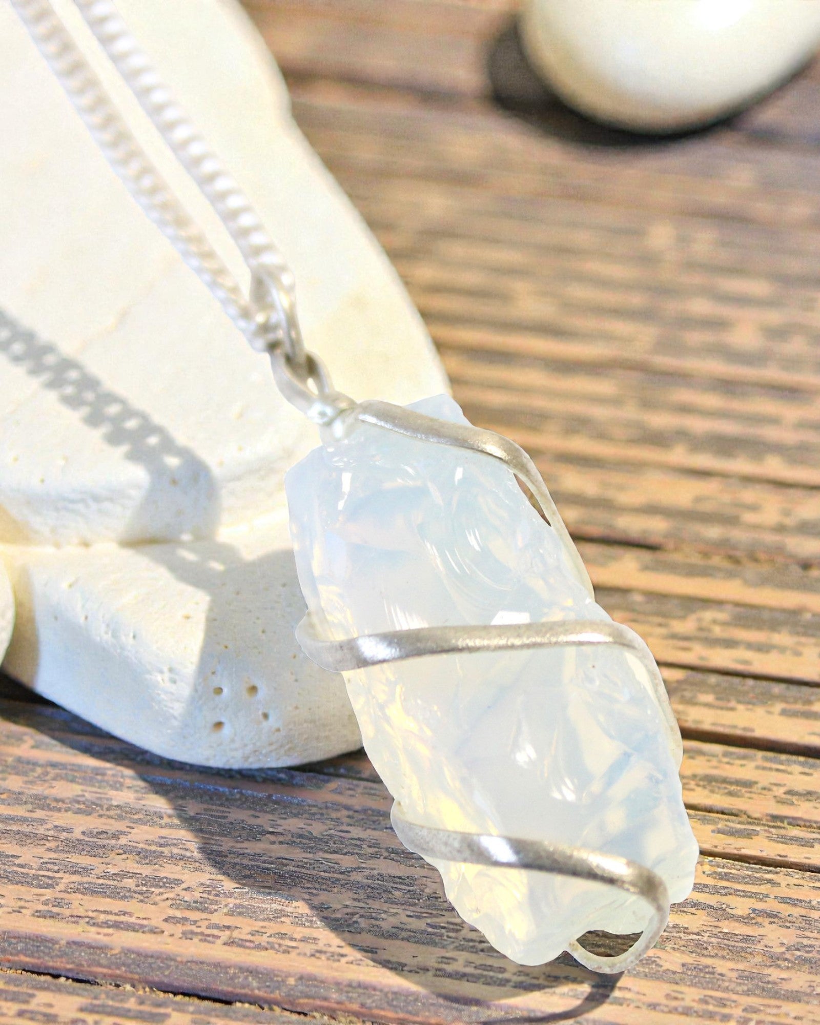 Luce Spirale – Collana con Opalite Grezza