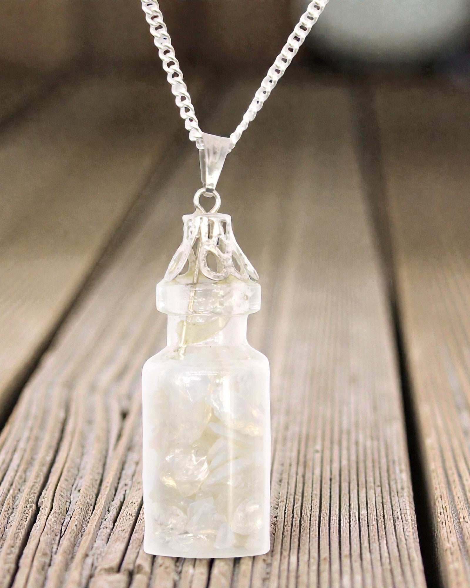 Bottiglietta di Luce – Collana con Opalite in Fiala di Vetro