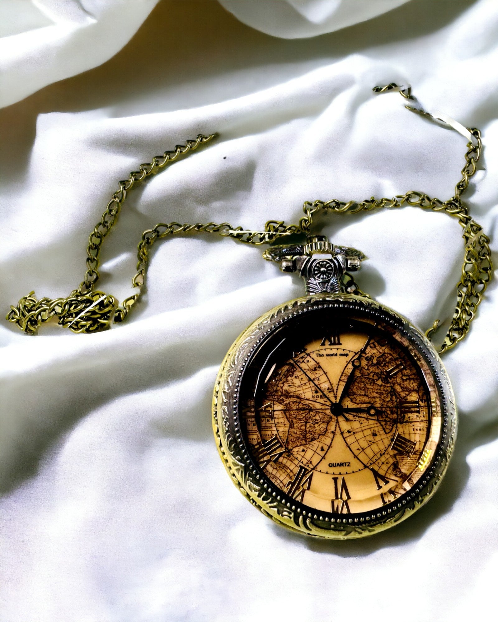 Orologio da Tasca Classico al Quarzo con Mappa del Mondo – Ciondolo con Catena in Stile Vintage per Lei e per Lui, incisione