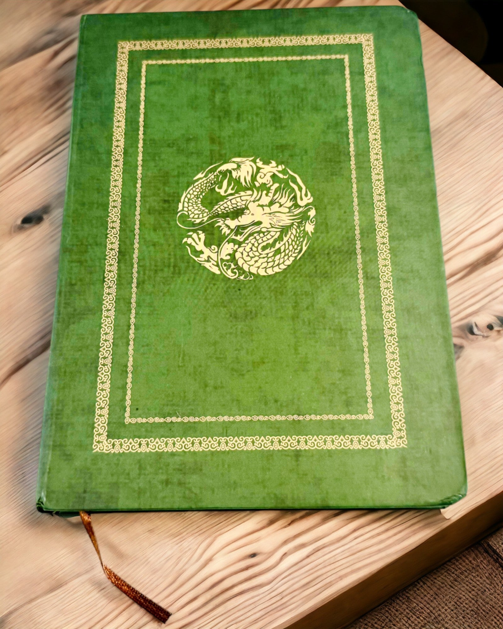 Taccuino Decorativo Verde con Motivo Drago - Ispirazioni Fantasy, con incisione