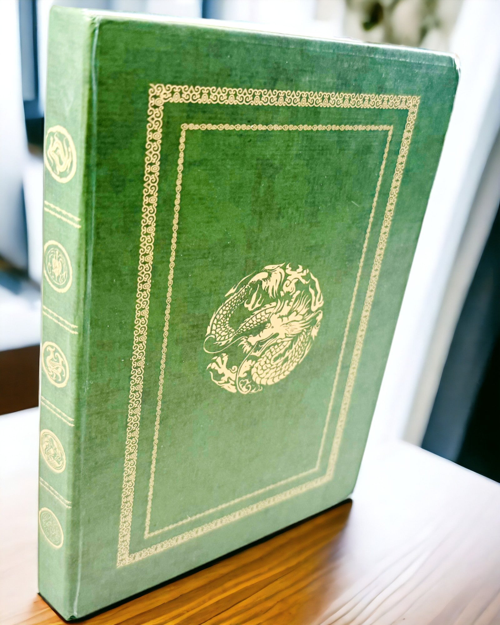 Taccuino Decorativo Verde con Motivo Drago - Ispirazioni Fantasy, con incisione