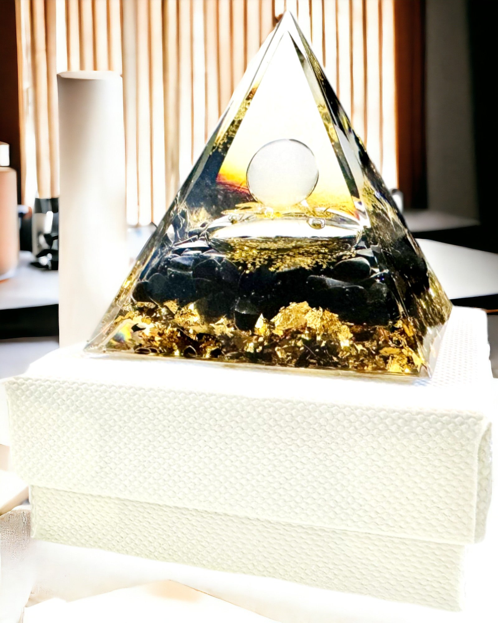 Piramide di Orgonite con Ossidiana – Generatore di Energia Chakra, Strumento di Meditazione Reiki con Pietra Naturale