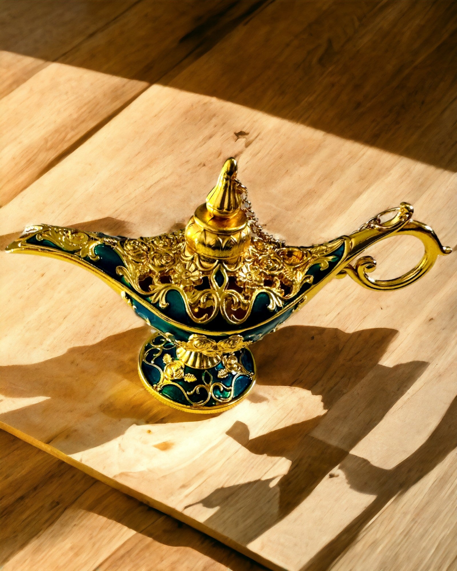 Piccola Lampada di Aladino Fatta a Mano - Artigianato Artistico in Metallo per Decorazione della Casa, incisione