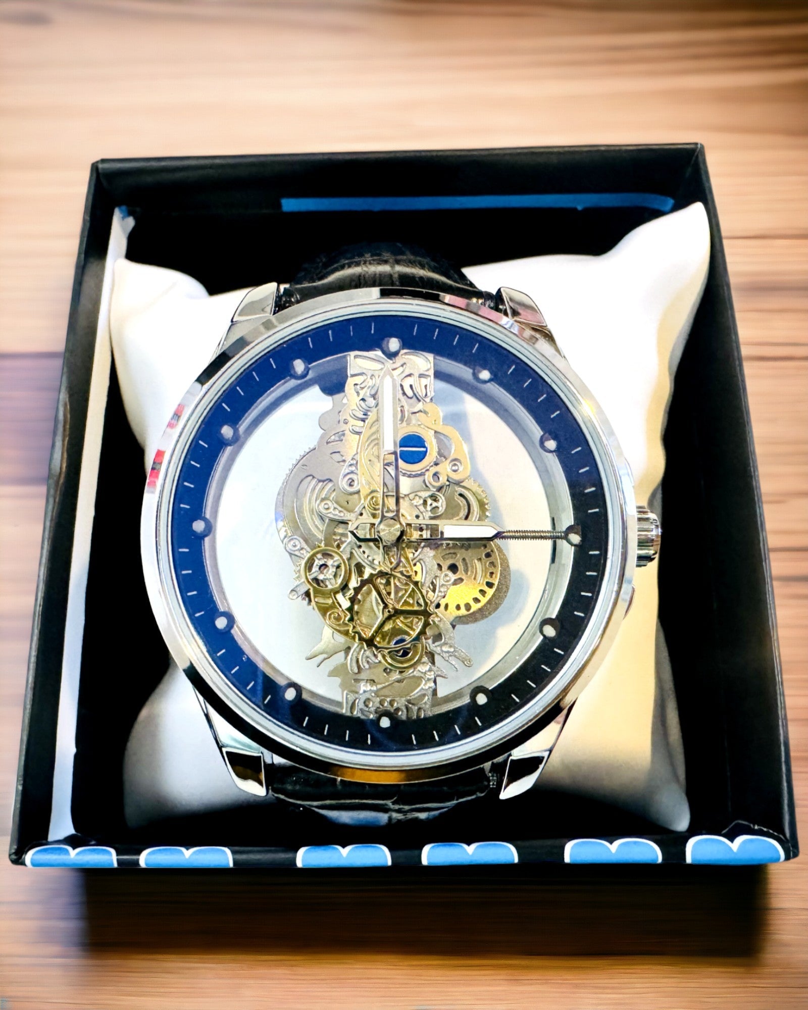 Orologio da Uomo al Quarzo con Quadrante Trasparente - Eleganza Classica in una Versione Moderna cinturino nero. Personalizzazione con incisione