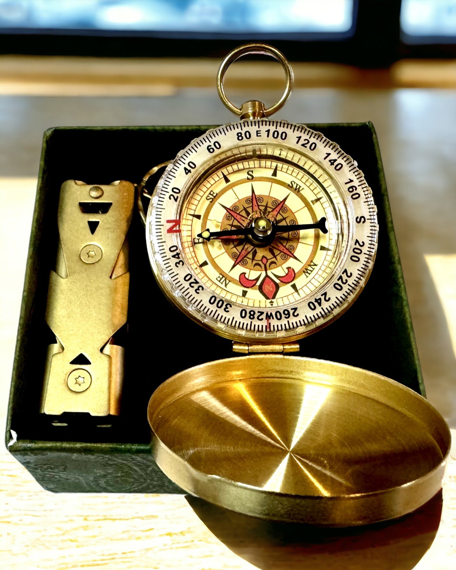 Set Elegante con Bussola e Fischietto di Segnalazione