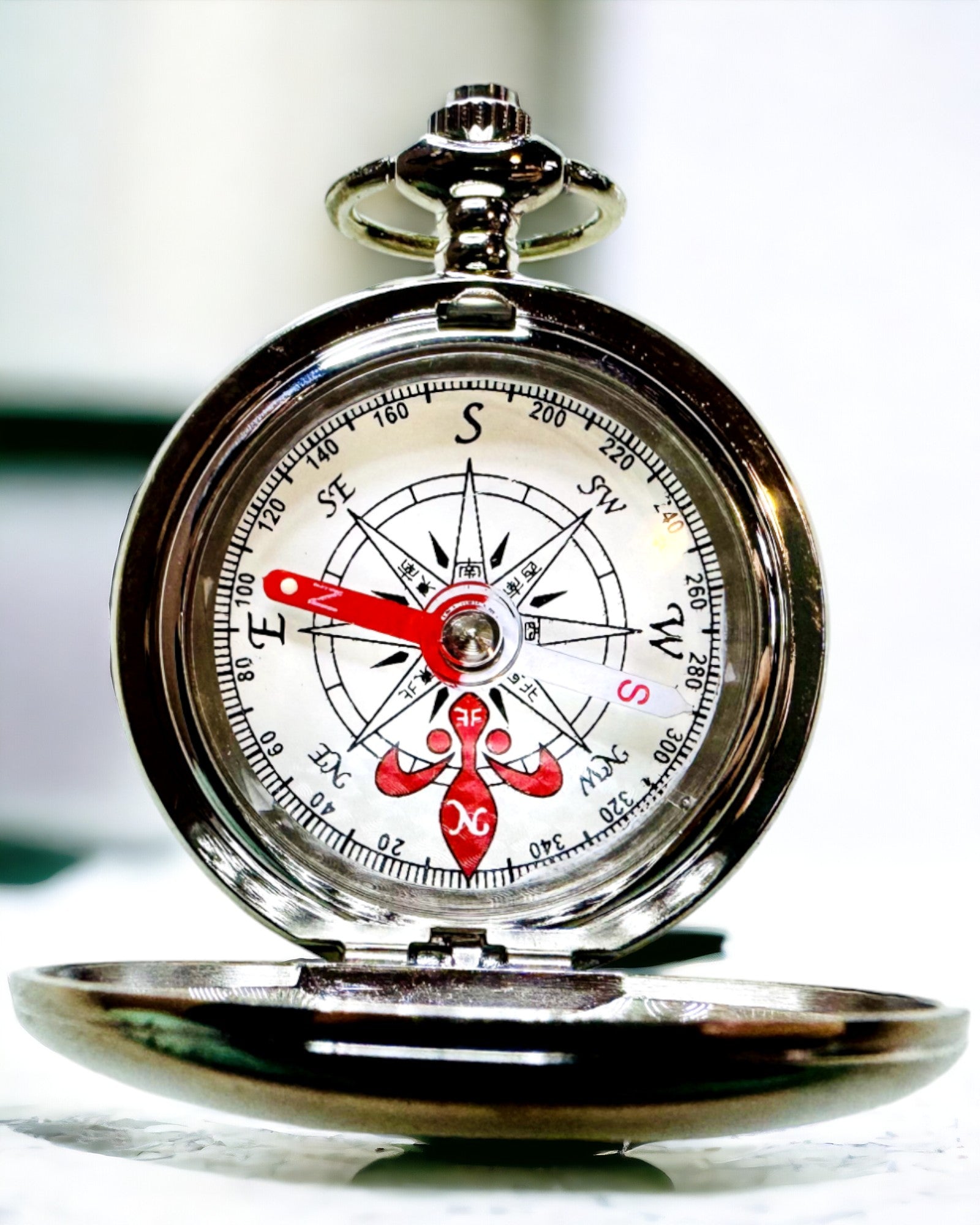 Mini Bussola Esploratore, Portatile ed Elegante, Ideale per Zaini e Attività all'Aperto