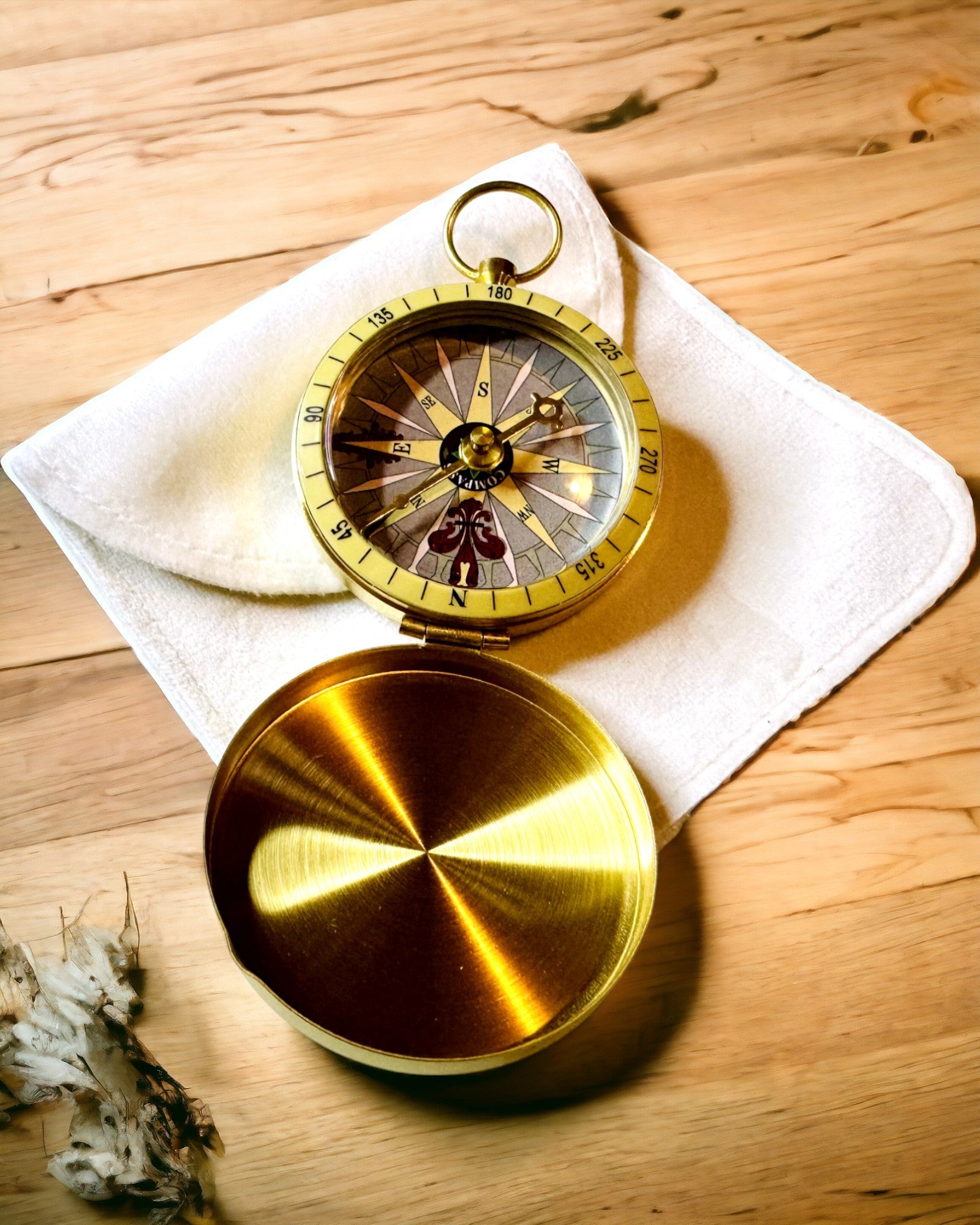 Bussola da Navigazione in Stile Retrò – Strumento Portatile e Preciso per Determinare la Direzione per Viaggiatori ed Esploratori. Incisione, personalizzazione.