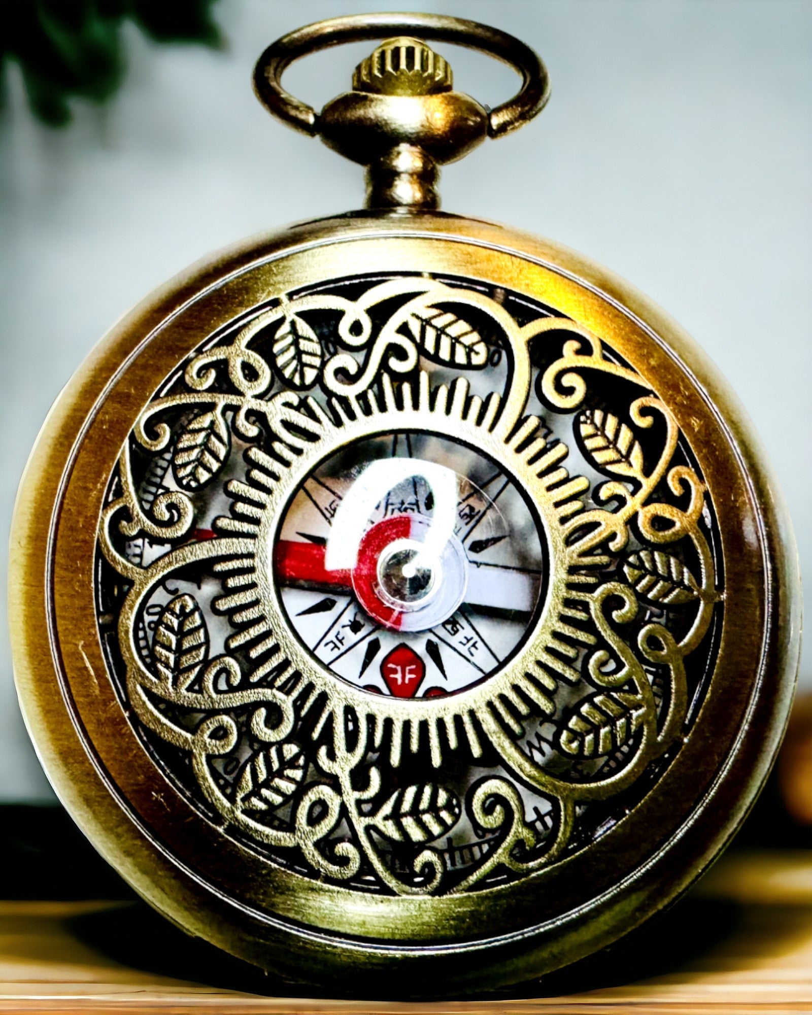 Bussola da Navigazione in Stile Vintage con Motivo Trafitto – colore marrone-oro