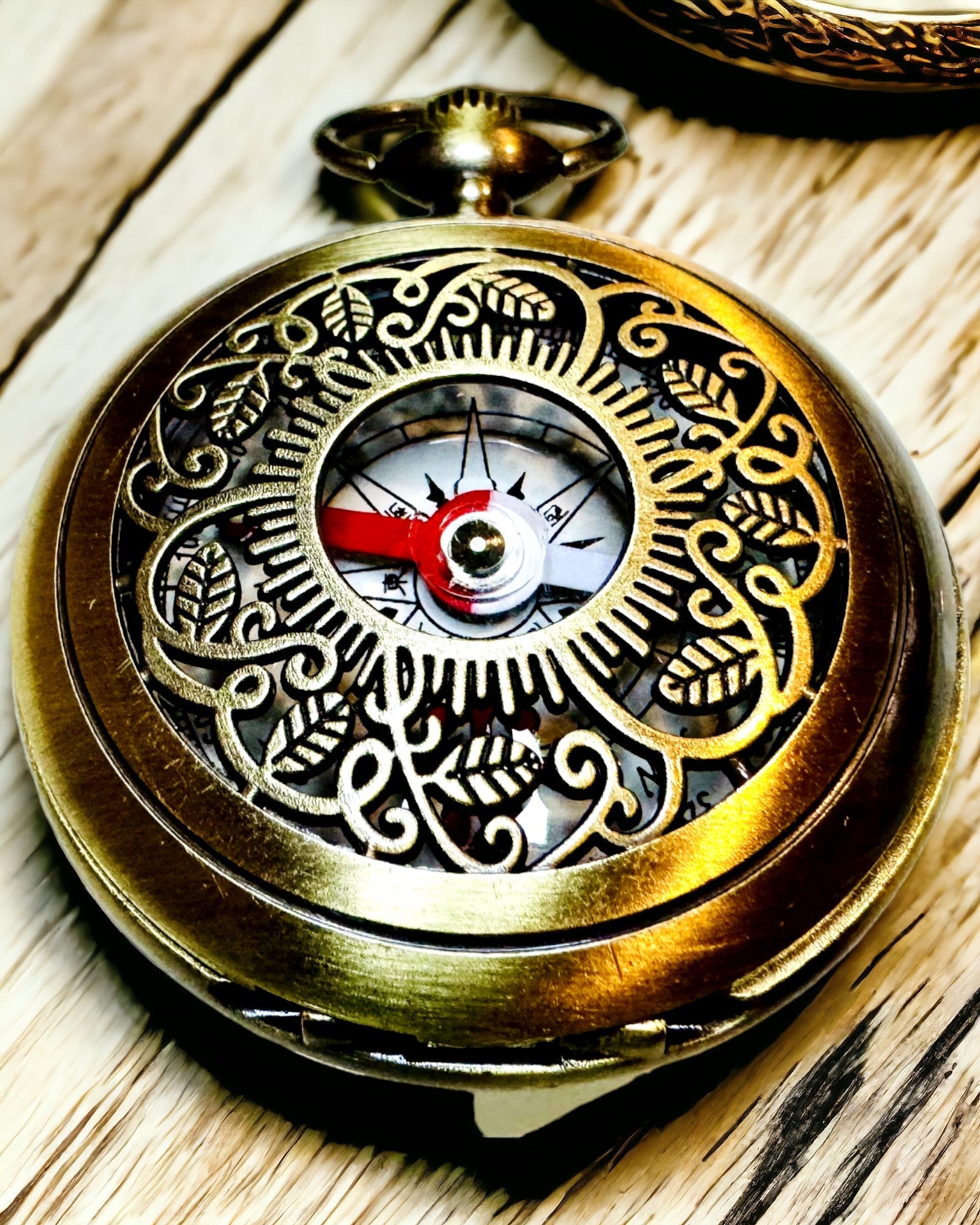 Bussola da Navigazione in Stile Vintage con Motivo Trafitto – colore marrone-oro