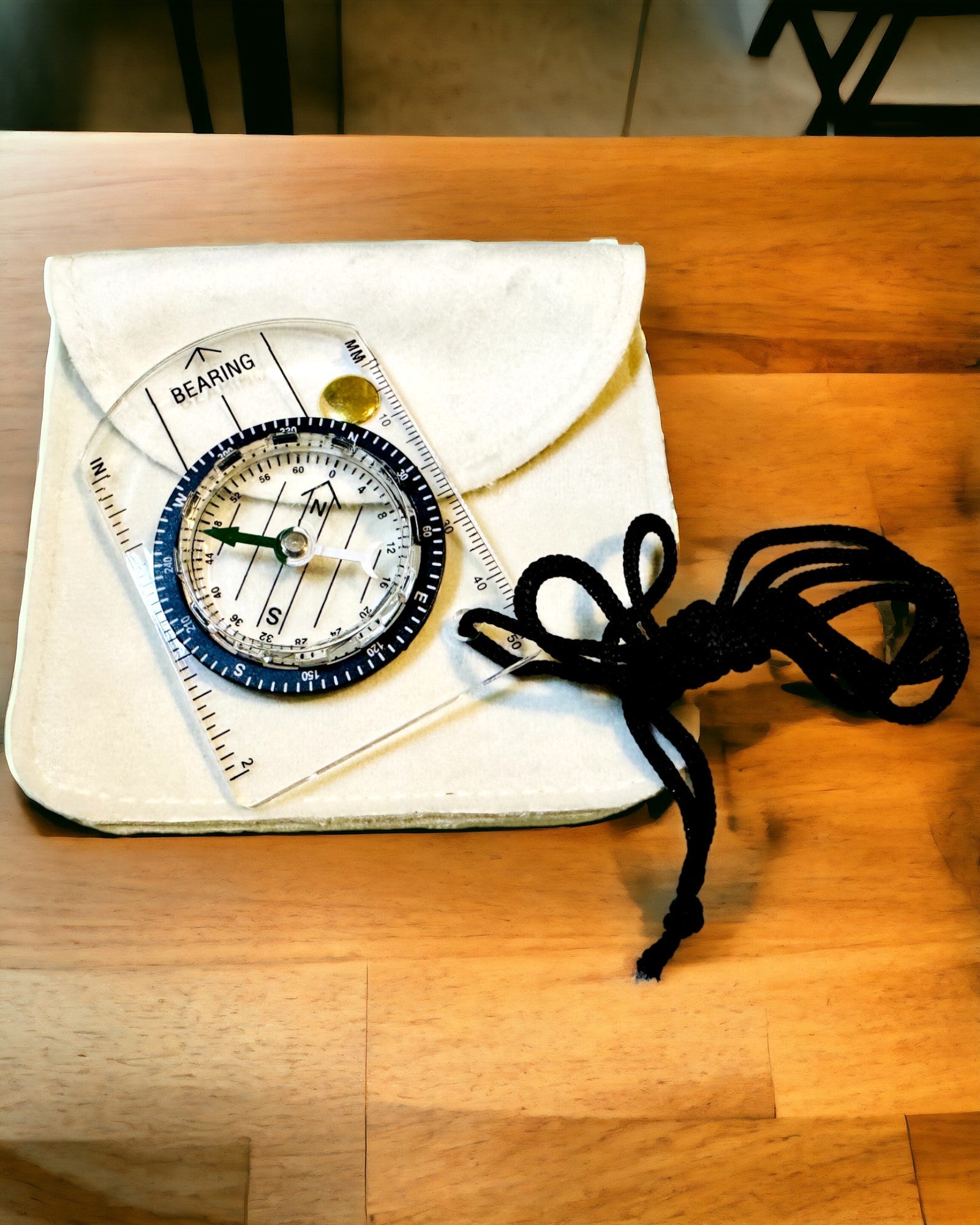 Bussola turistica "Guida dell'Avventuriero" - Trasparente, Mini Acrilico con Corda Sospesa e Scala della Mappa, con incisione