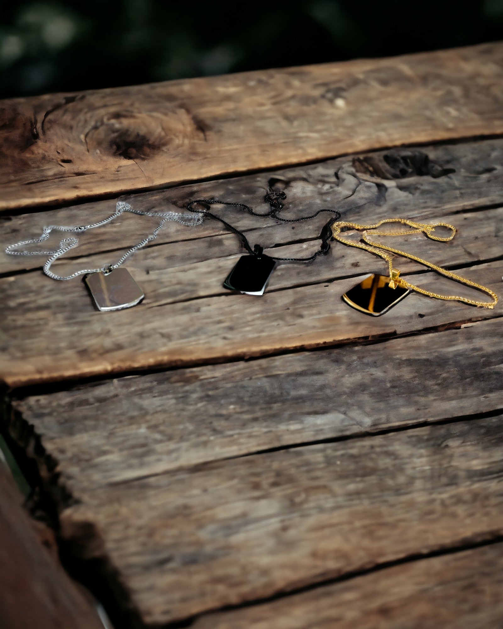 Collana con Dog Tag "Tre Sfumature di Stile" - Piastrina - Elegante Pendente in Acciaio Inossidabile con Opzione di Incisione