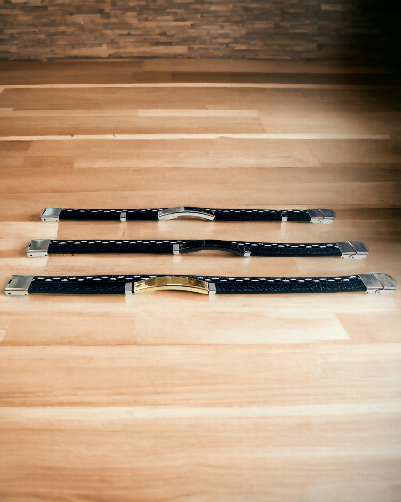 Braccialetto Sportivo in Pelle PU e Acciaio Inossidabile con Possibilità di Incisione – 3 Colori