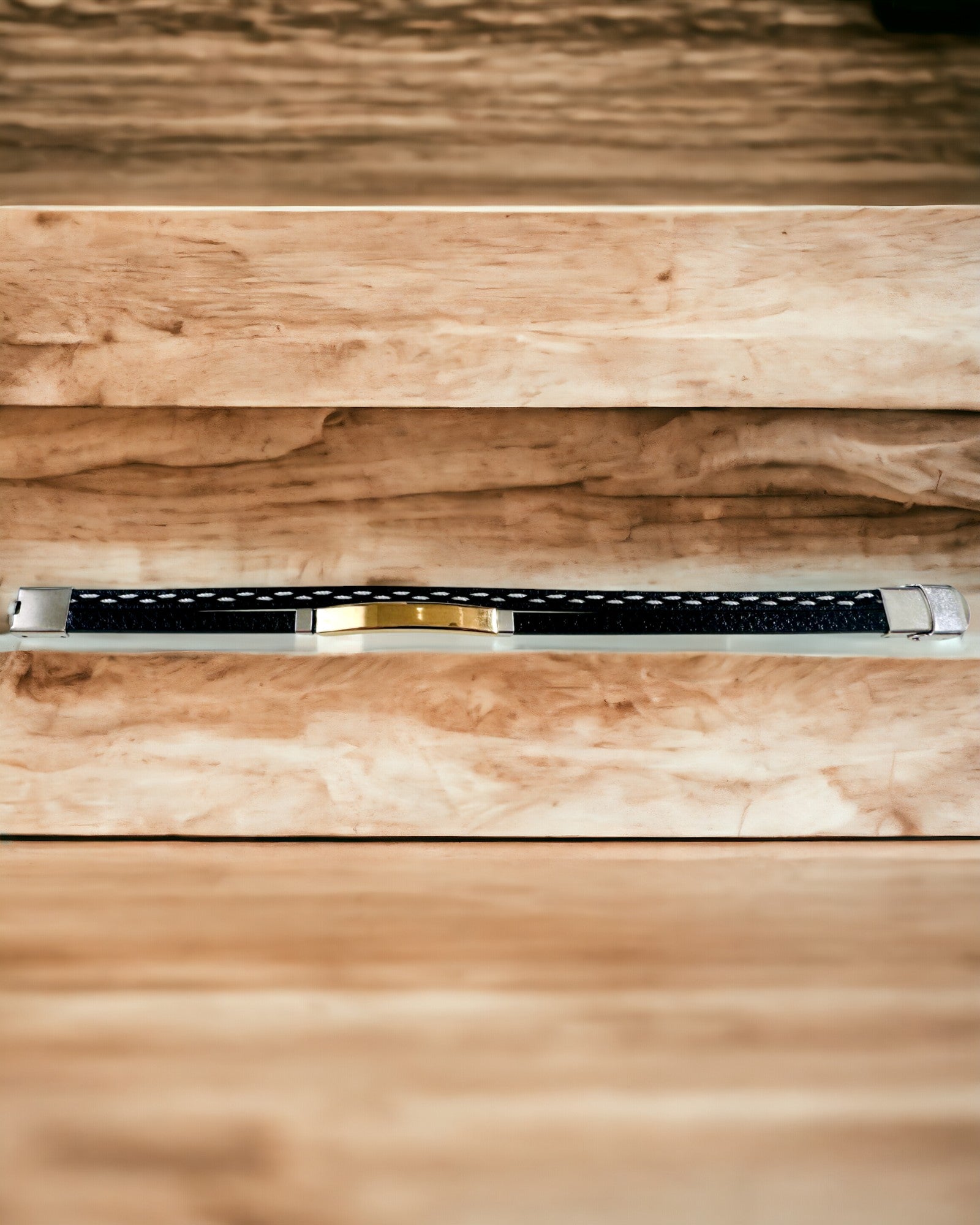 Braccialetto Sportivo in Pelle PU e Acciaio Inossidabile con Possibilità di Incisione – 3 Colori