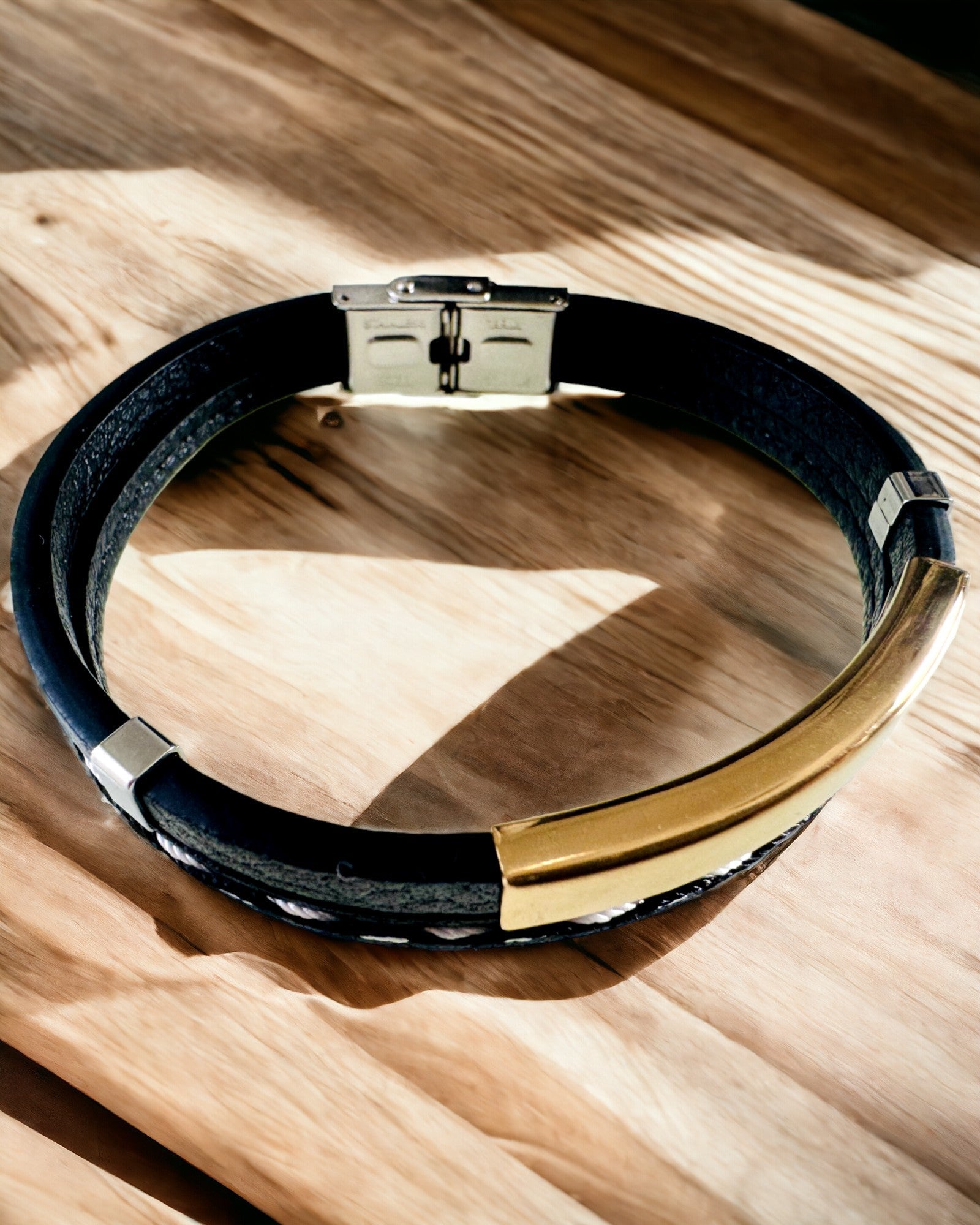 Braccialetto Sportivo in Pelle PU e Acciaio Inossidabile con Possibilità di Incisione – 3 Colori