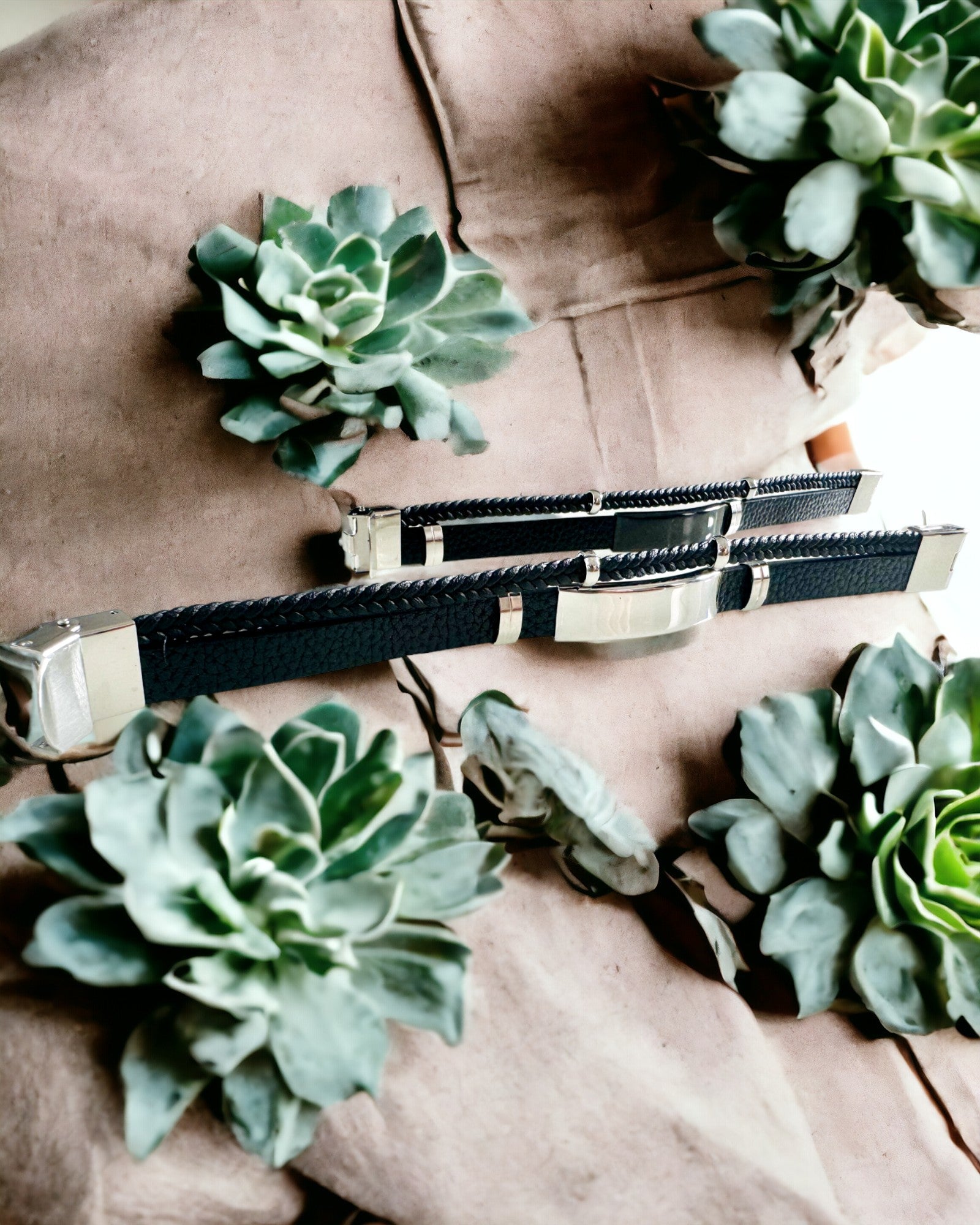 Bracciale da Uomo in Pelle PU e Acciaio Inossidabile con Possibilità di Incisione – Disponibile in Due Varianti di Colore