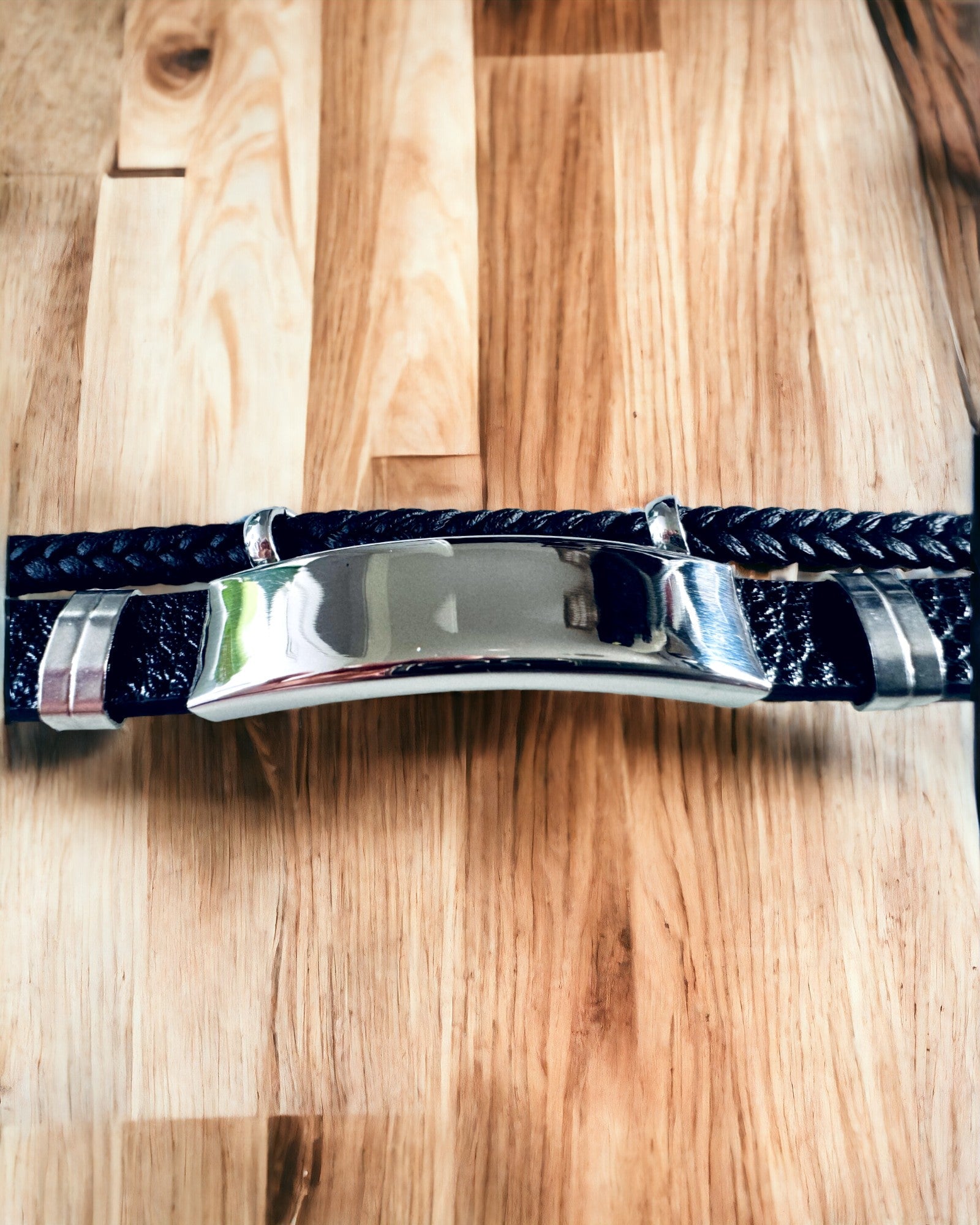 Bracciale da Uomo in Pelle PU e Acciaio Inossidabile con Possibilità di Incisione – Disponibile in Due Varianti di Colore