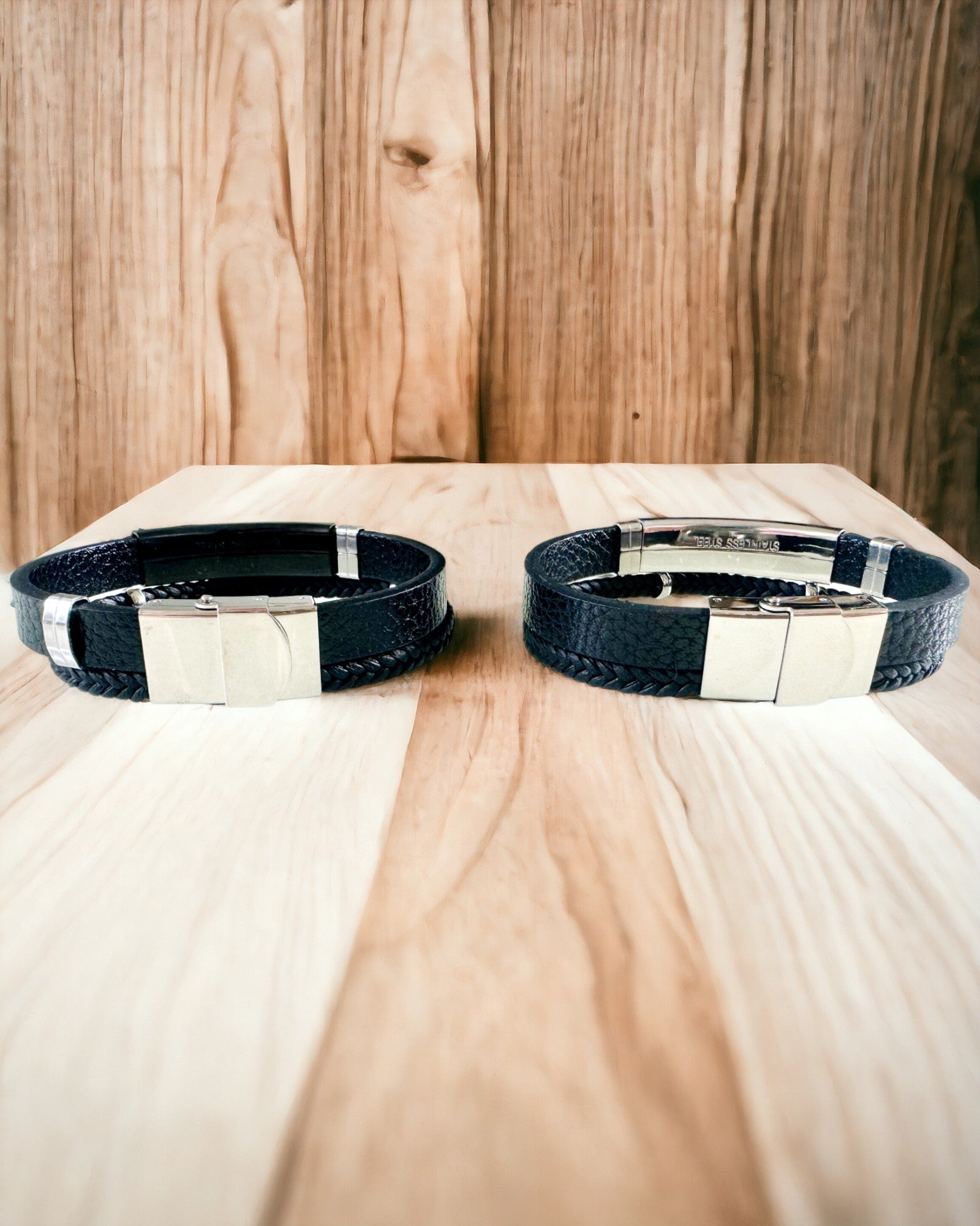 Bracciale da Uomo in Pelle PU e Acciaio Inossidabile con Possibilità di Incisione – Disponibile in Due Varianti di Colore