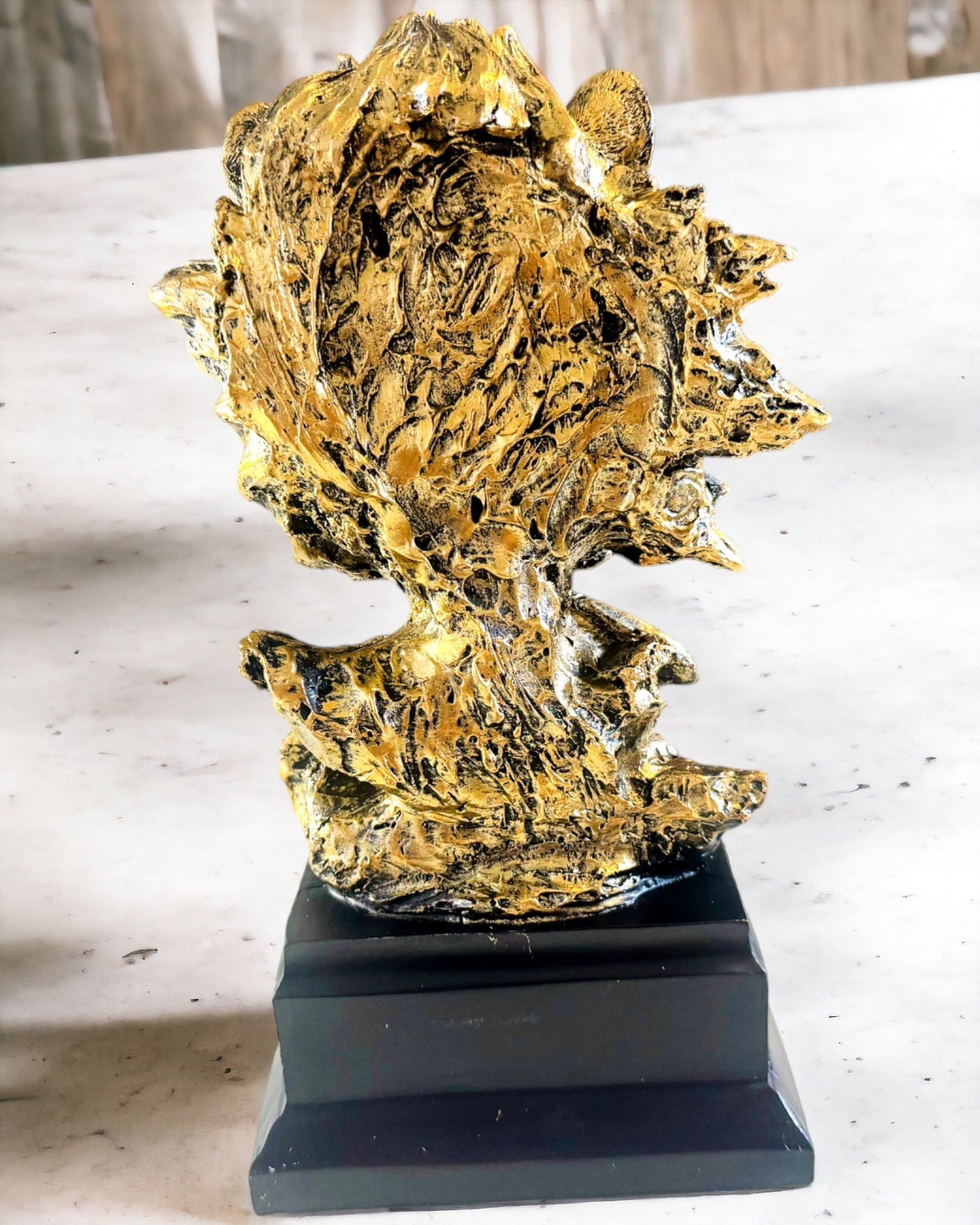 Leone Reale - Figura Decorativa Maestosa con Possibilità di Incisione, 2 varianti di colore a scelta, per regalo