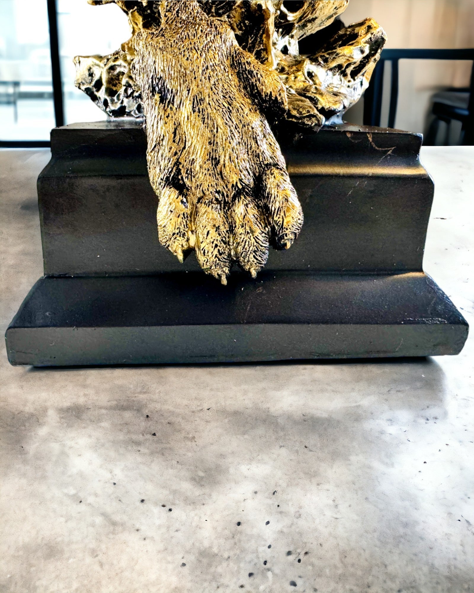 Leone Reale - Figura Decorativa Maestosa con Possibilità di Incisione, 2 varianti di colore a scelta, per regalo